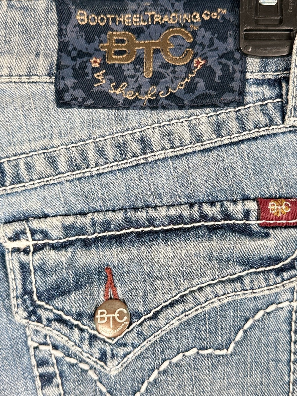 Bootheel Sarah Crow Crop Jeans NWT Western Y2K Embroidered Denim Size 4/27 - Picture 9 of 9